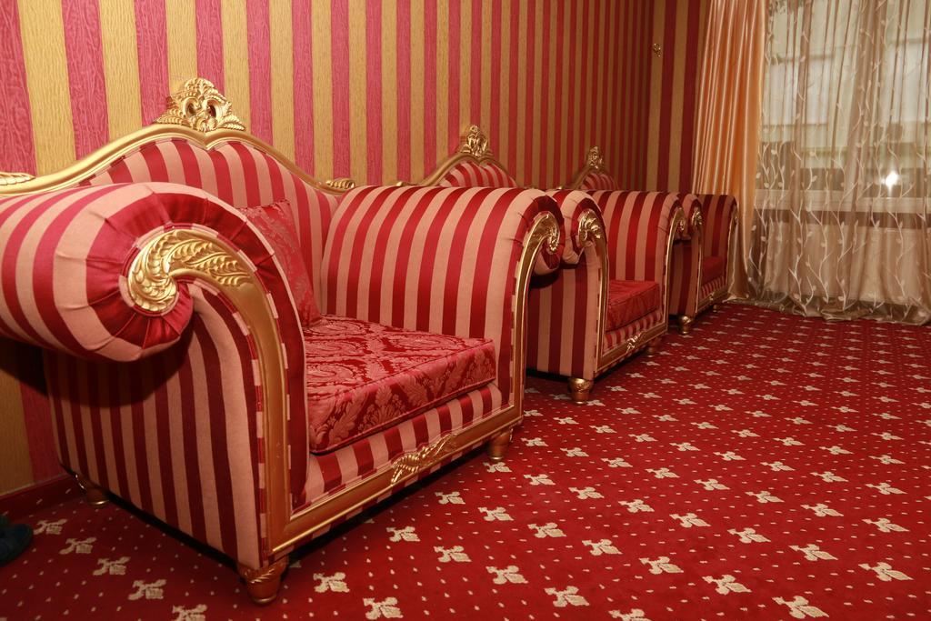 Hotel Gold Lion 키시나우 외부 사진