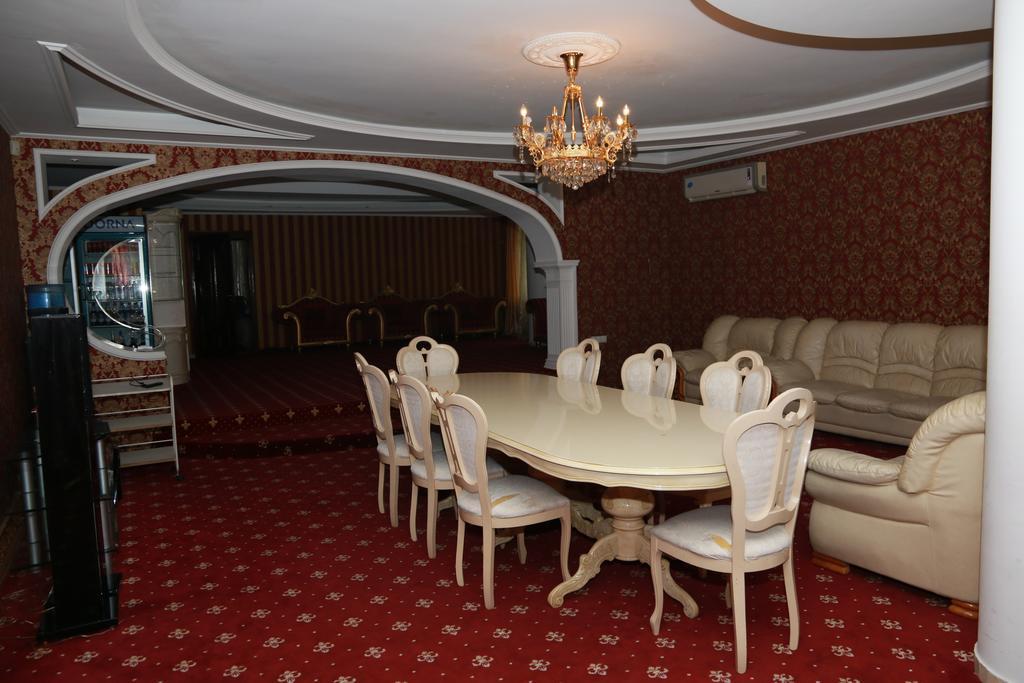 Hotel Gold Lion 키시나우 외부 사진