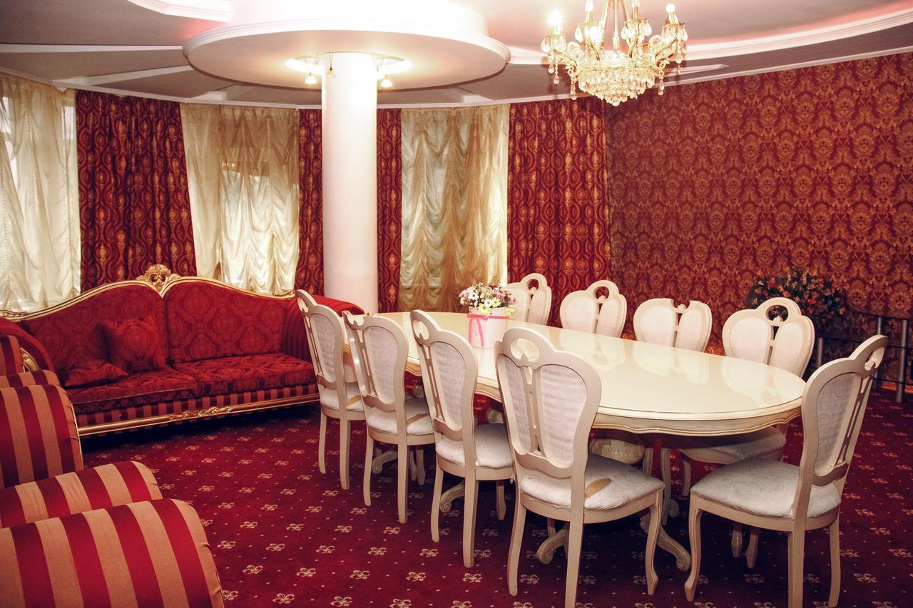 Hotel Gold Lion 키시나우 외부 사진