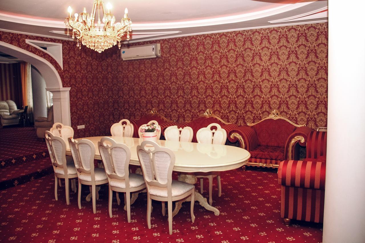 Hotel Gold Lion 키시나우 외부 사진