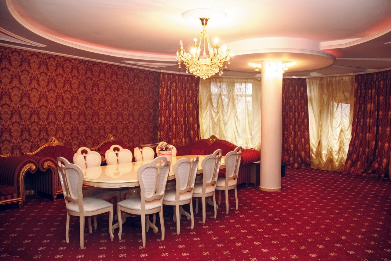 Hotel Gold Lion 키시나우 외부 사진