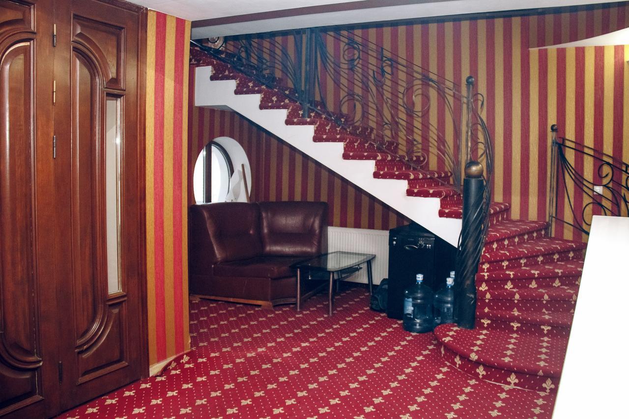Hotel Gold Lion 키시나우 외부 사진