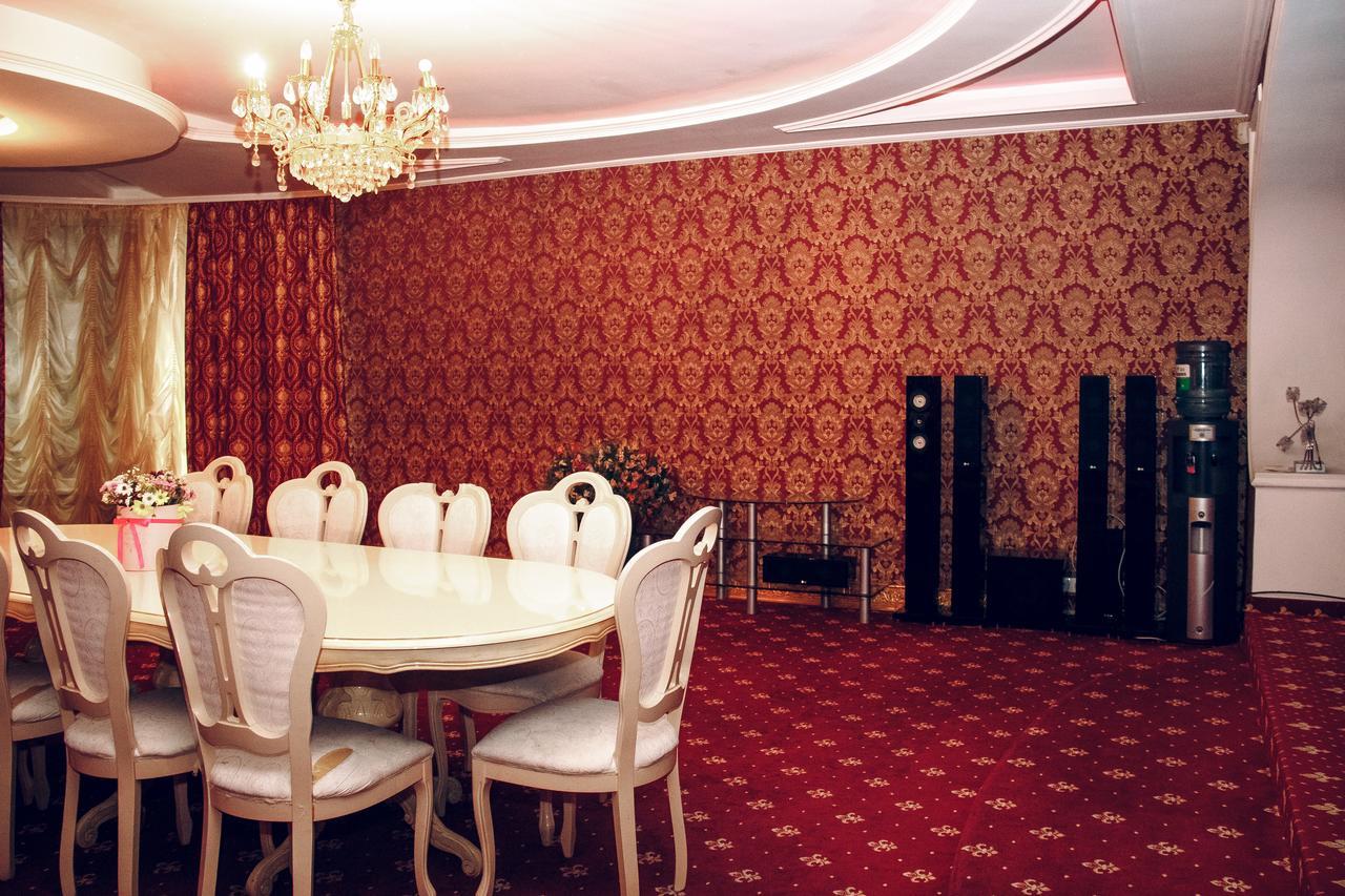 Hotel Gold Lion 키시나우 외부 사진