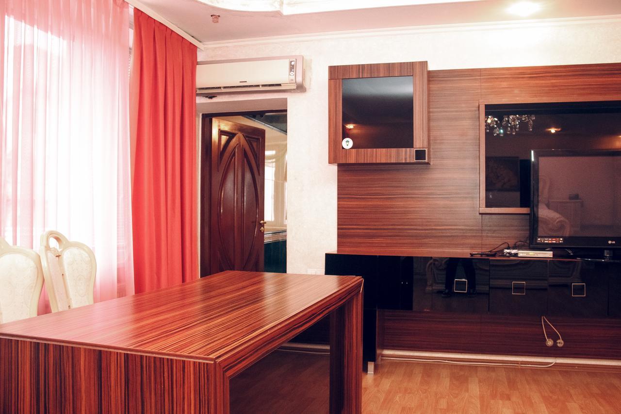 Hotel Gold Lion 키시나우 외부 사진